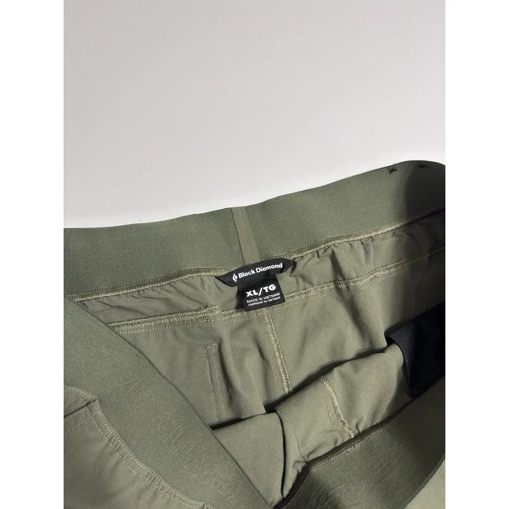 Black Diamond Men's Sierra Shorts Size XL Green Hiking Rock Climbing Bouldering